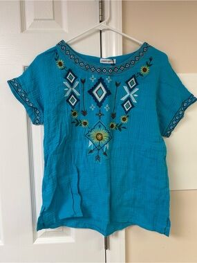 NWT Cherryberry cotton gauze embroidered tee blouse